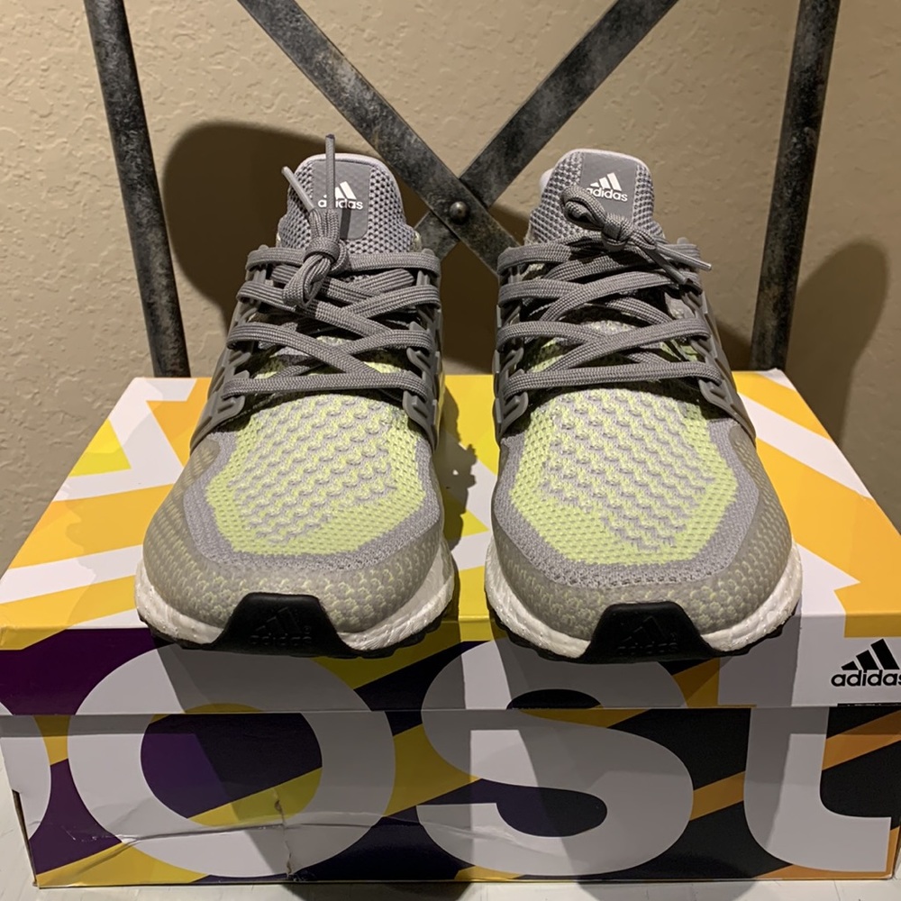 Mens Adidas Ultraboost 2.0 ATR Limited Glow in Dark size 9.5 with box - Picture 3 of 8